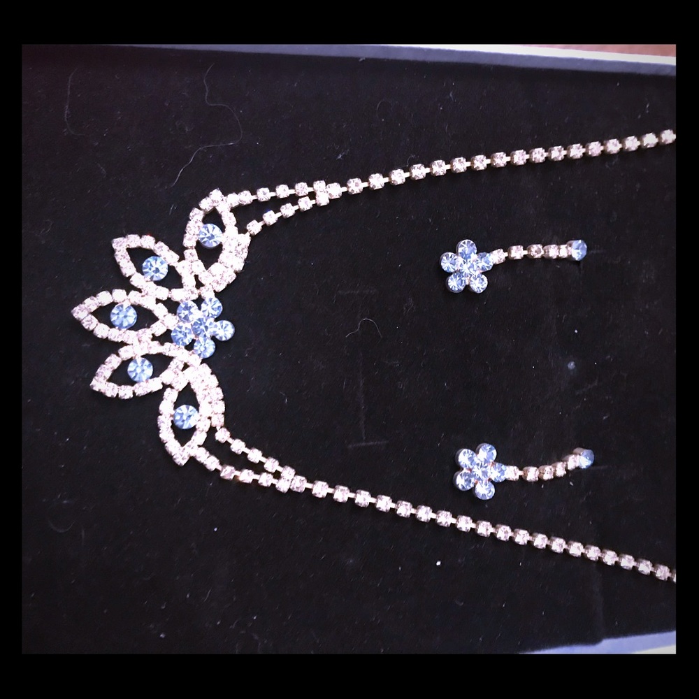 Beautiful rhinestone necklace set